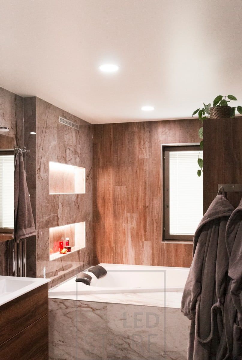 Plafonds are moisture-proof (IP54) and are ideal for lighting bathrooms. Ledstore.fi